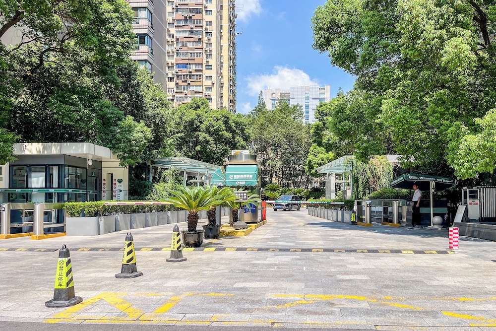 Tyms Stylish 3BR 2BA Apt Yongxin Century