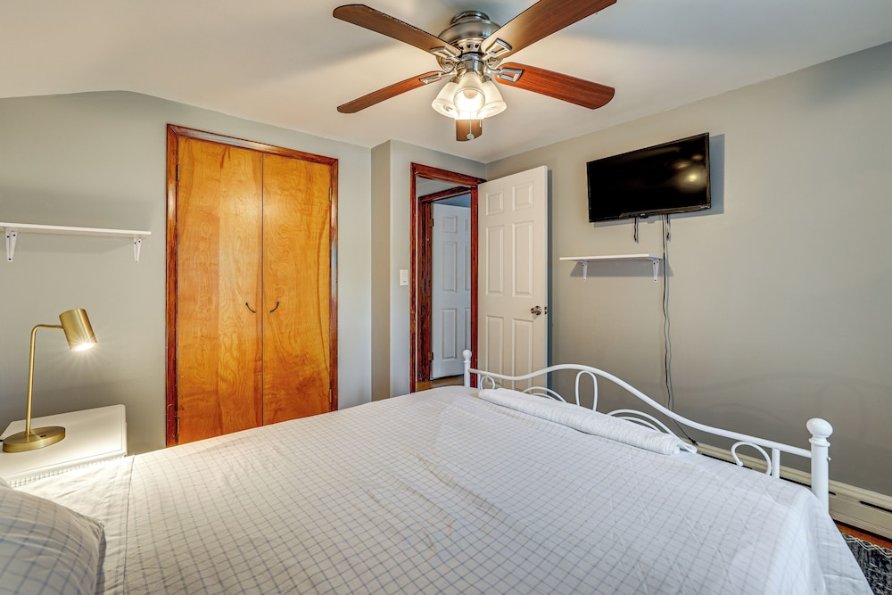 2 Mi to Town: Home w/ Patio & Yard in Waterbury!
