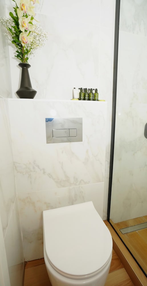 Luxury Suites with JACUZZI by Sea&theCity