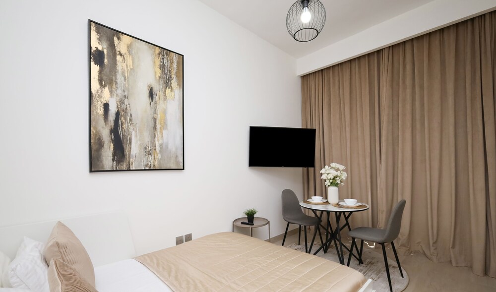 Modern Elegance Studio in Azizi Riviera