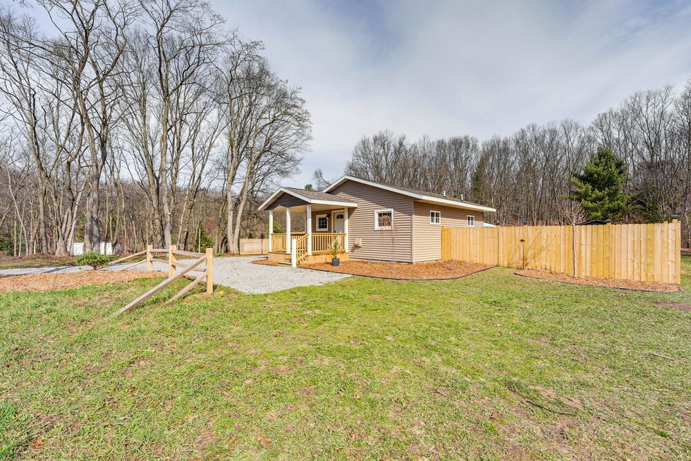 Boat, Fish & Hike: Cozy Getaway in Twin Lake!