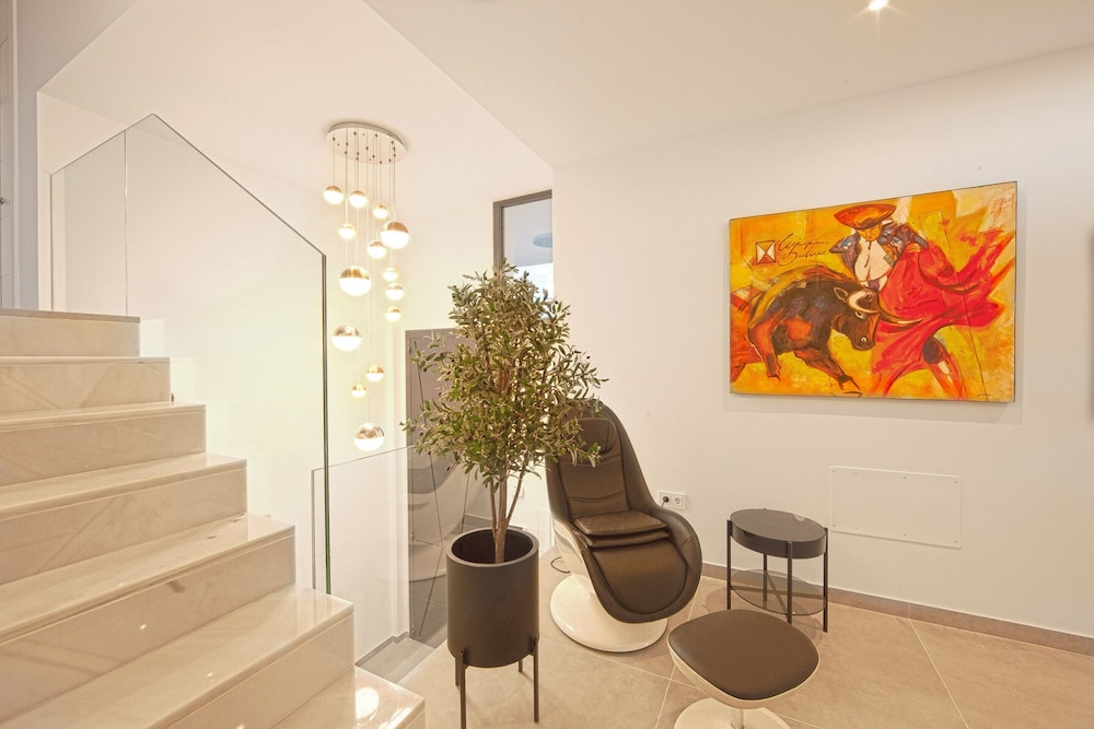 Villa in Marbella With Private Heated Pool