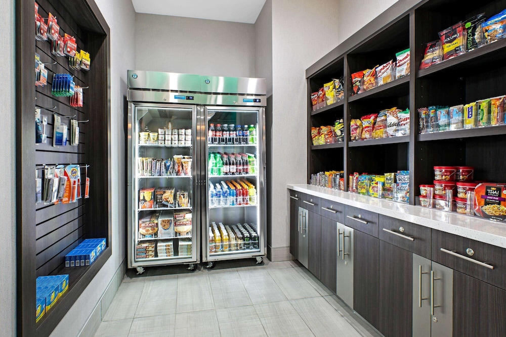 La Quinta Inn  Suites by Wyndham DFW West-Glade Parks - Property Image 14