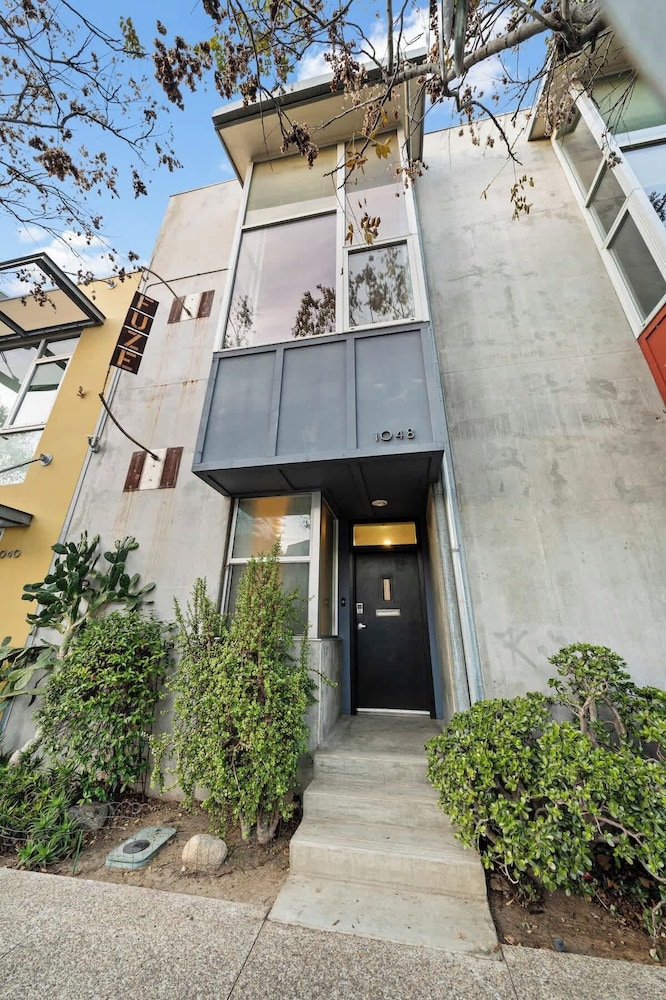 Gaslamp Row House - Sleeps 8 Private Garage AC