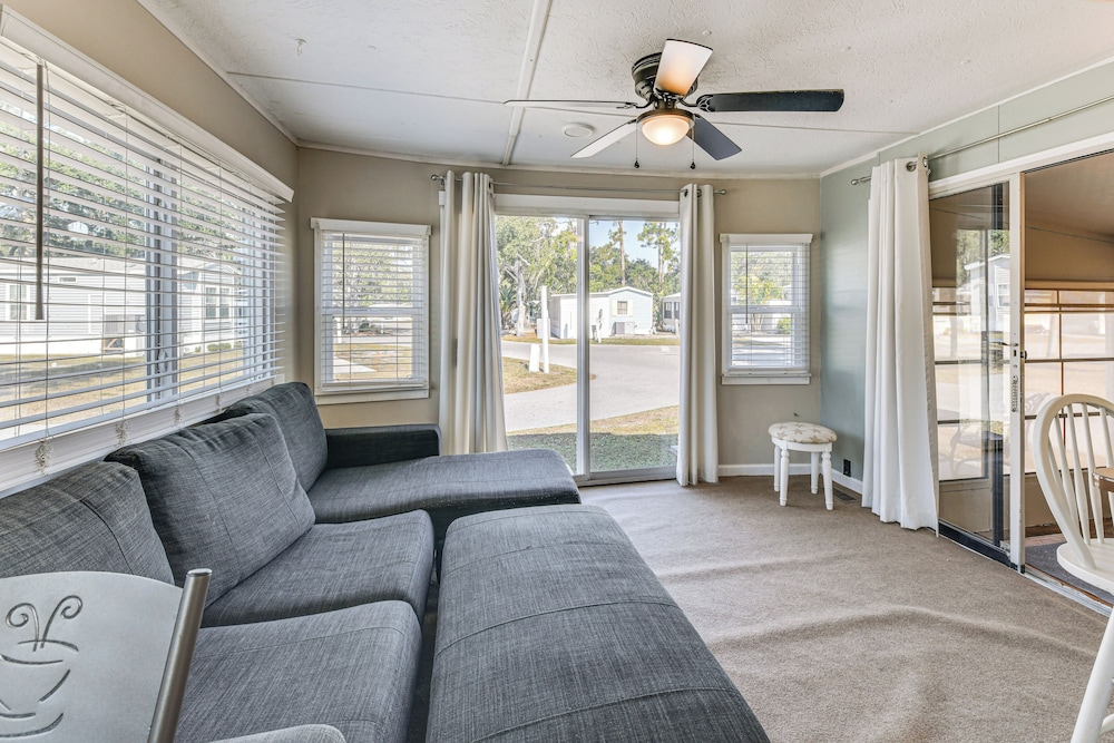 Resort Amenities, 7 Mi to Dtwn: Sarasota Home!