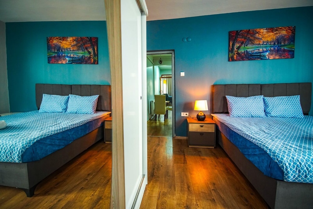 Yaghane Apartments