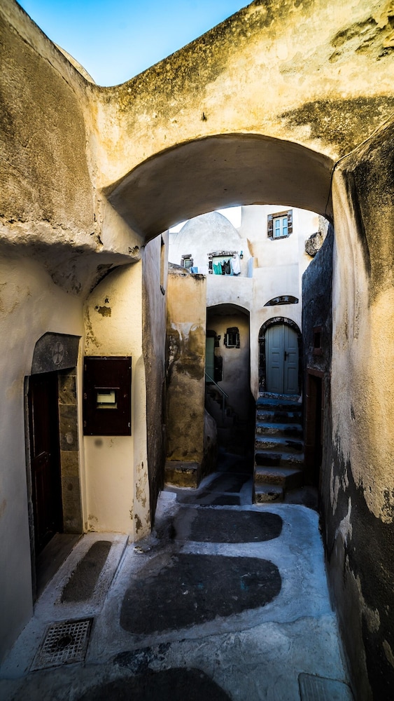 The Commander s Cave