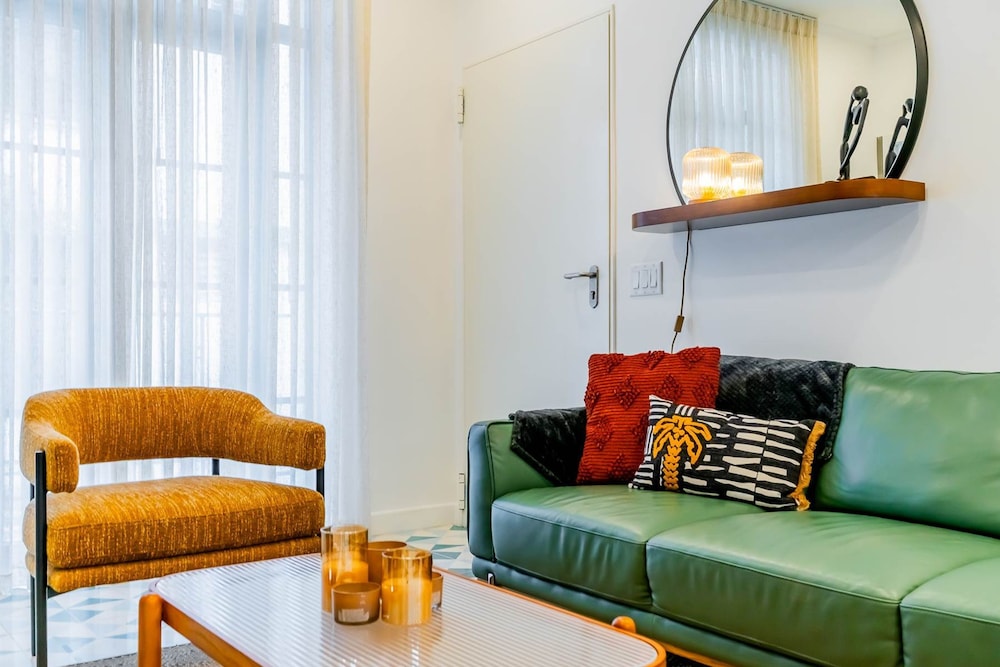 w Charming 1BR in Santa Ana s Best Area