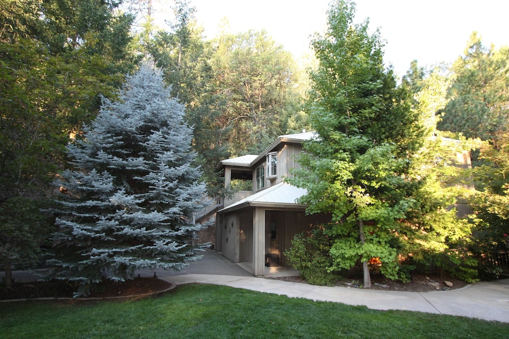 The Inn at Shasta Lake