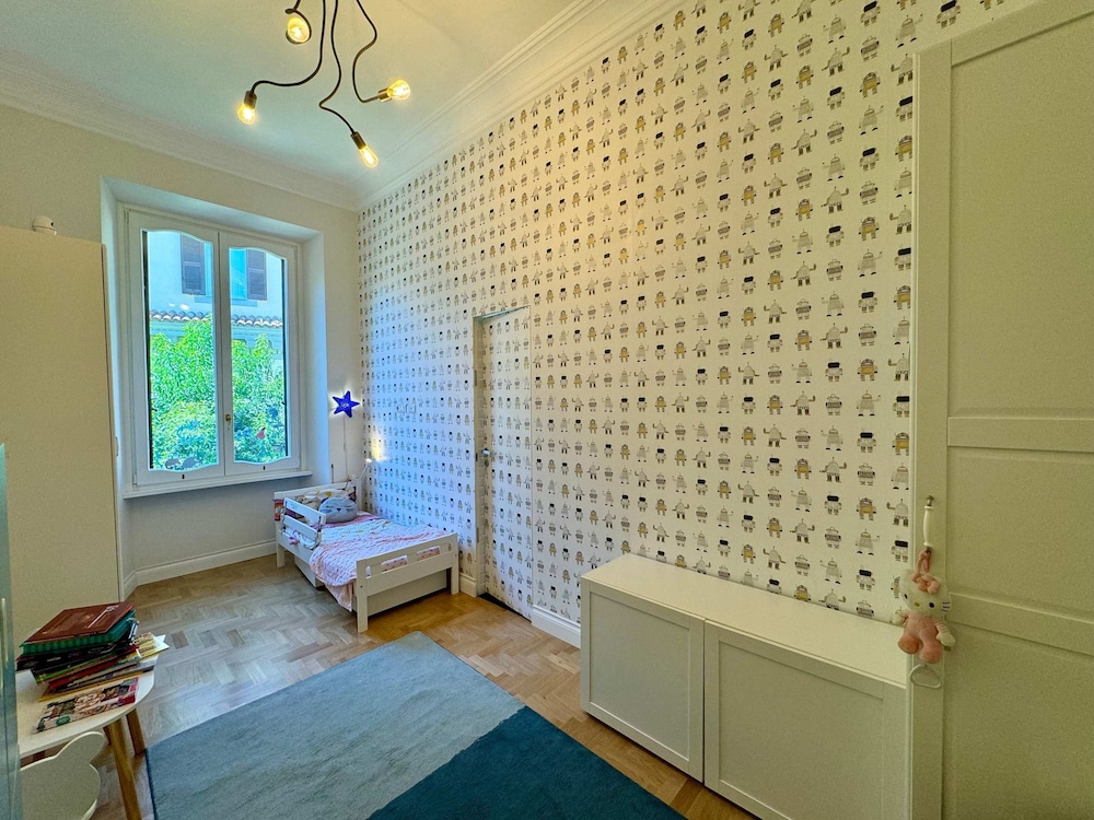 Rare Large and Elegant Rome Apartment in Prati Neighborhood Perfect for Families or Friends