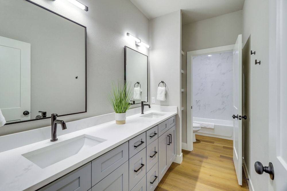 Townhome Near At&t Stadium: Great for Game Day!