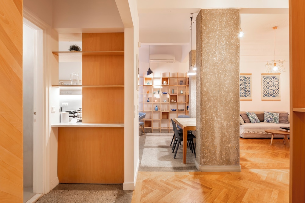 Historic 2BR Oasis in Kolonaki