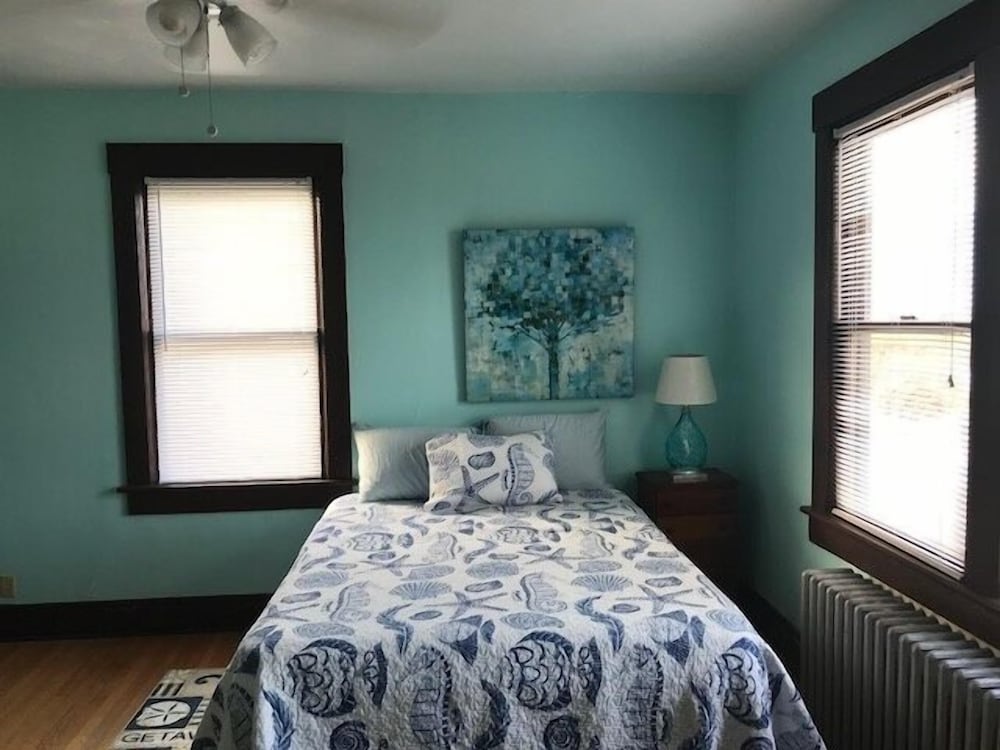 Beach Lovers Delight 3 Bedroom Cottage by RedAwning view 3