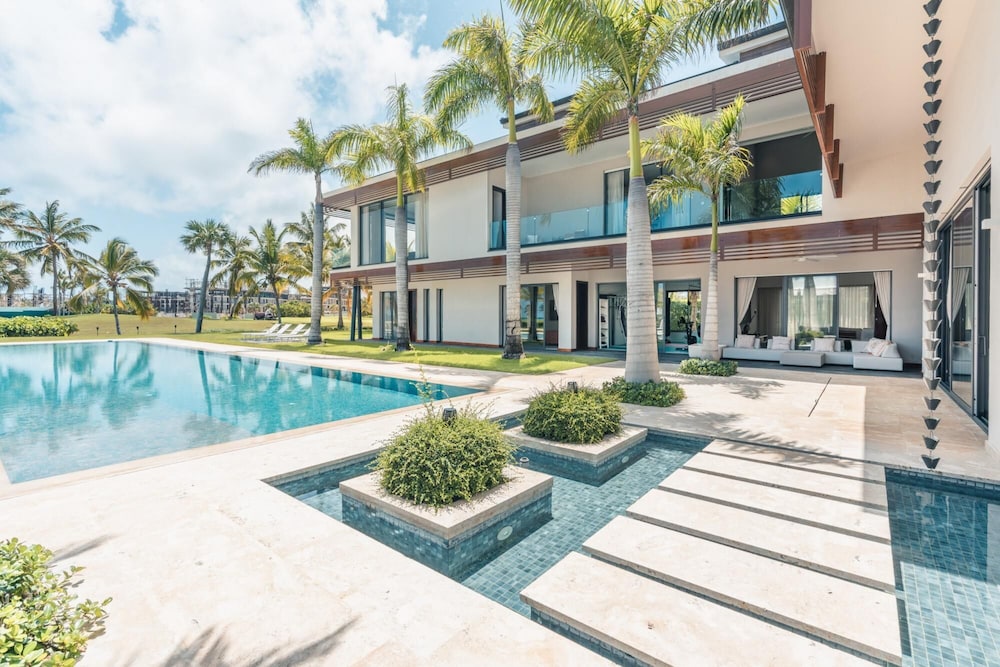 Majestic Villa With 5BR and Jacuzzi in Cap Cana view 2