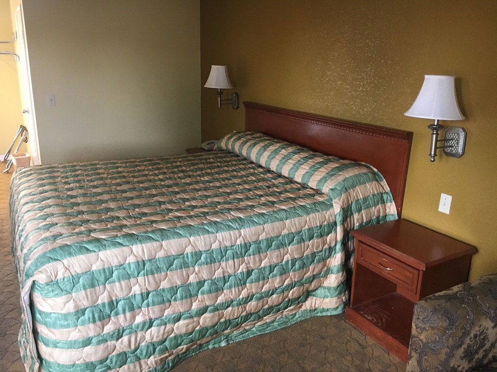 Bellflower Travel Inn