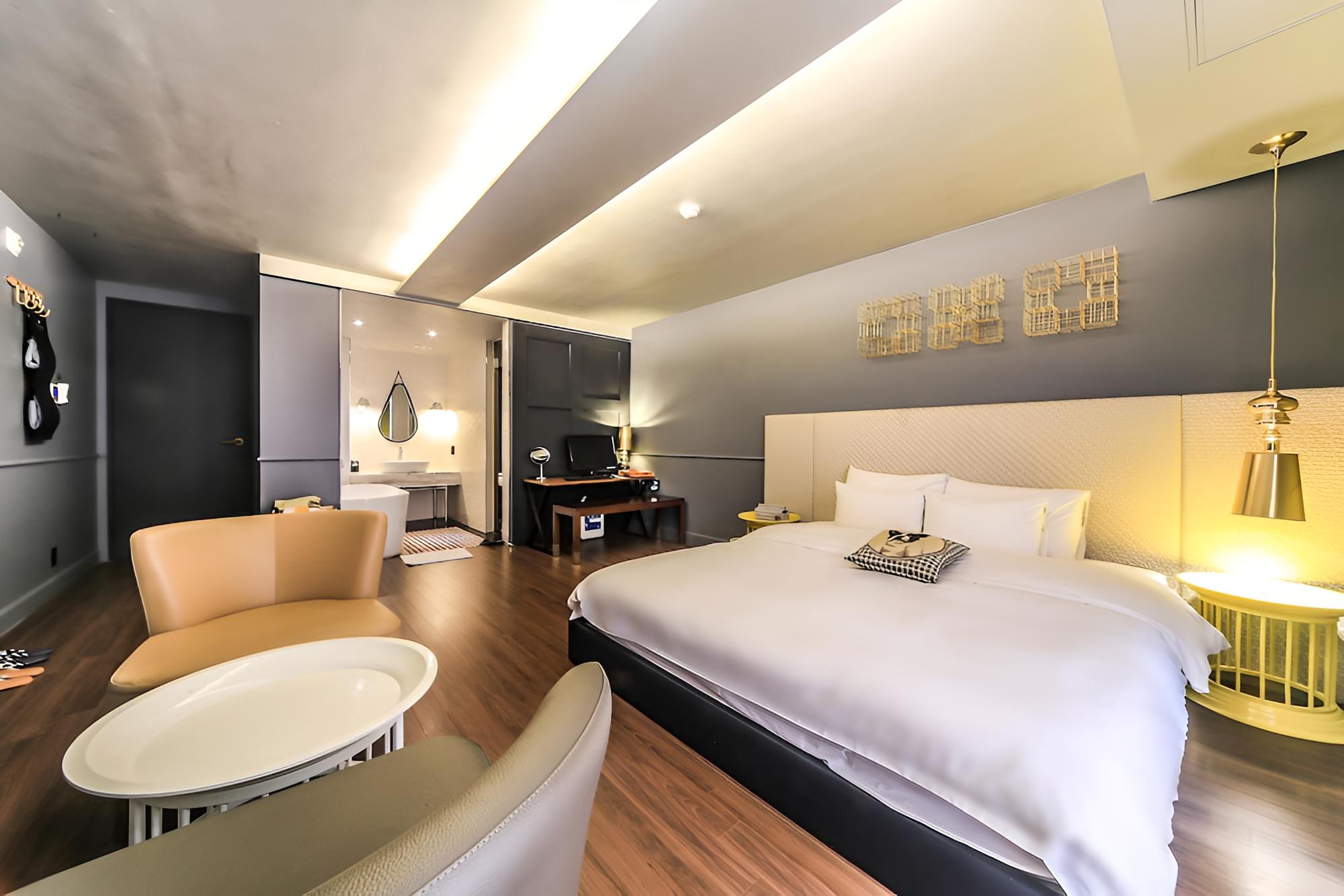 Hound Hotel Nampo