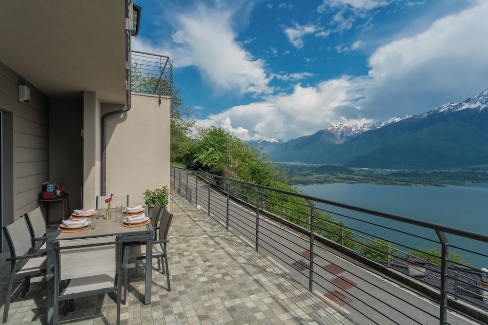 Blooms by the Lake by Rent all Como