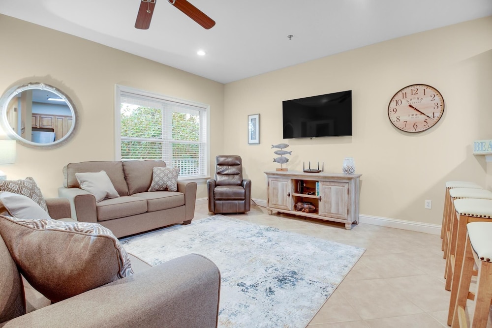 Laguna Breeze Unit C