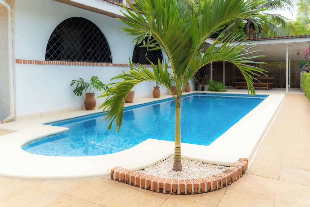 5 min to Beach Private Pool European Style