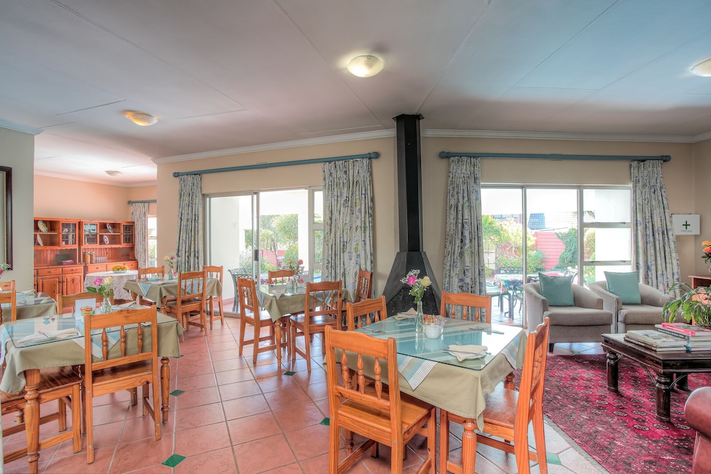 Woodmead Guest Lodge