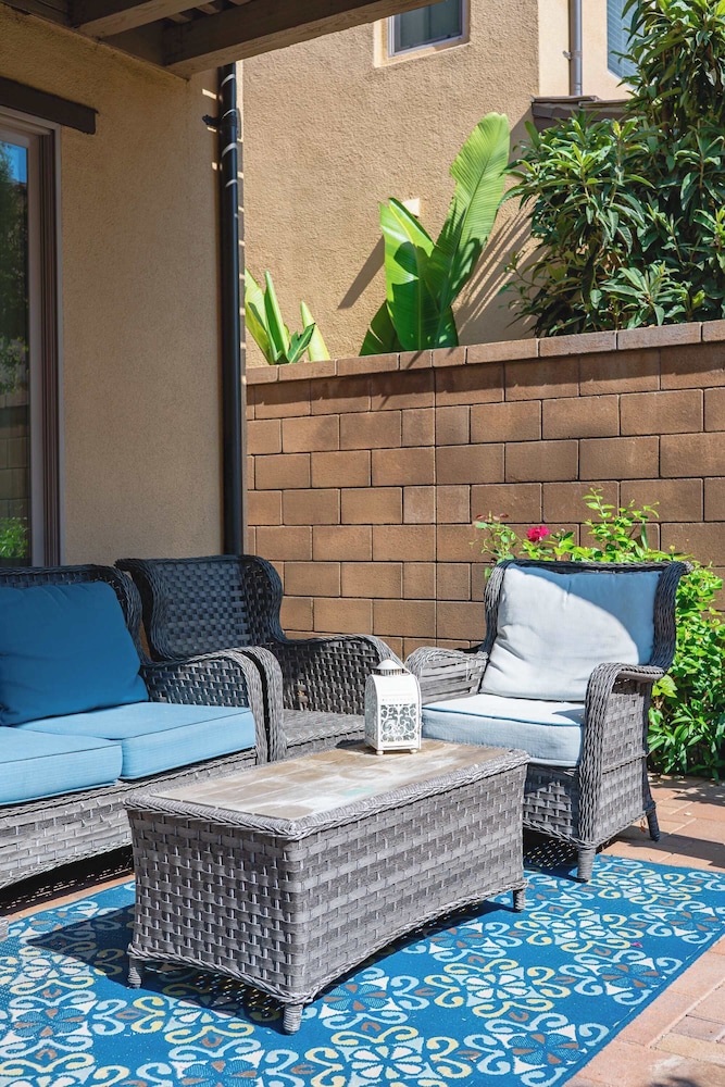 Stylish 3BR Irvine Oasis Family Friendly w Garage