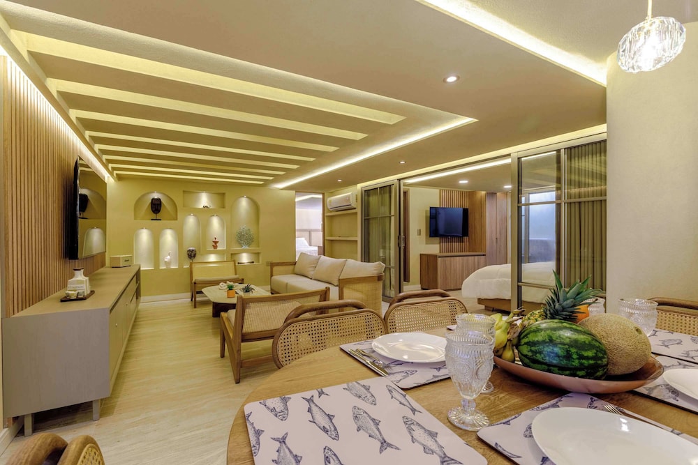 w Chic 2BR w Balcony in Cartagena Historic Center
