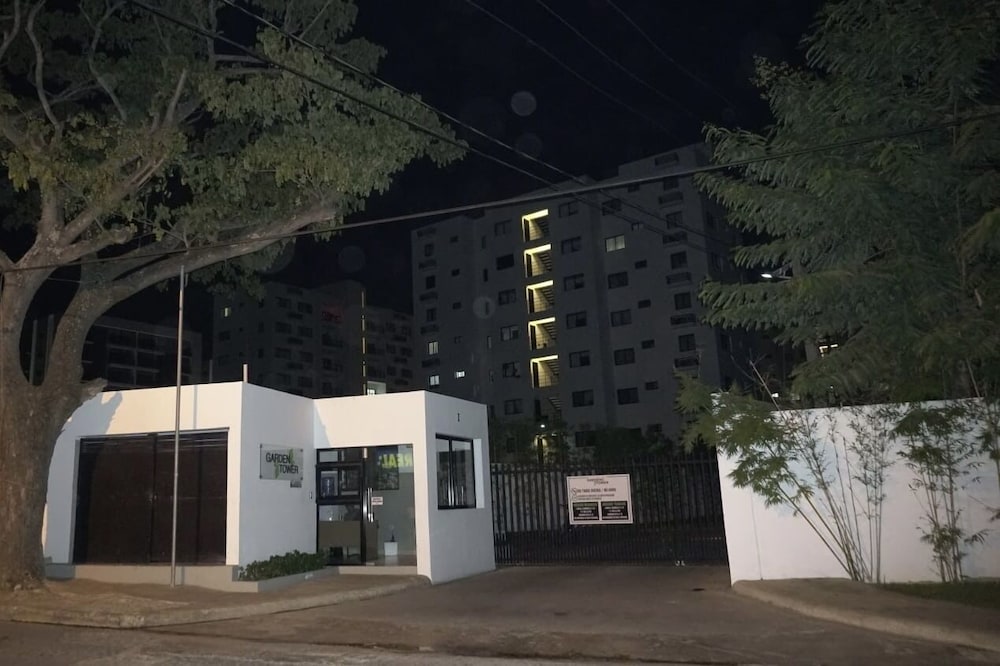 Hotel Confidence Luxurious Apartment - Image 1