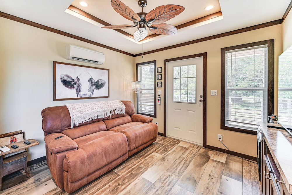 6 Mi to Topsey Exotic Ranch: Retreat on 12 Acres!