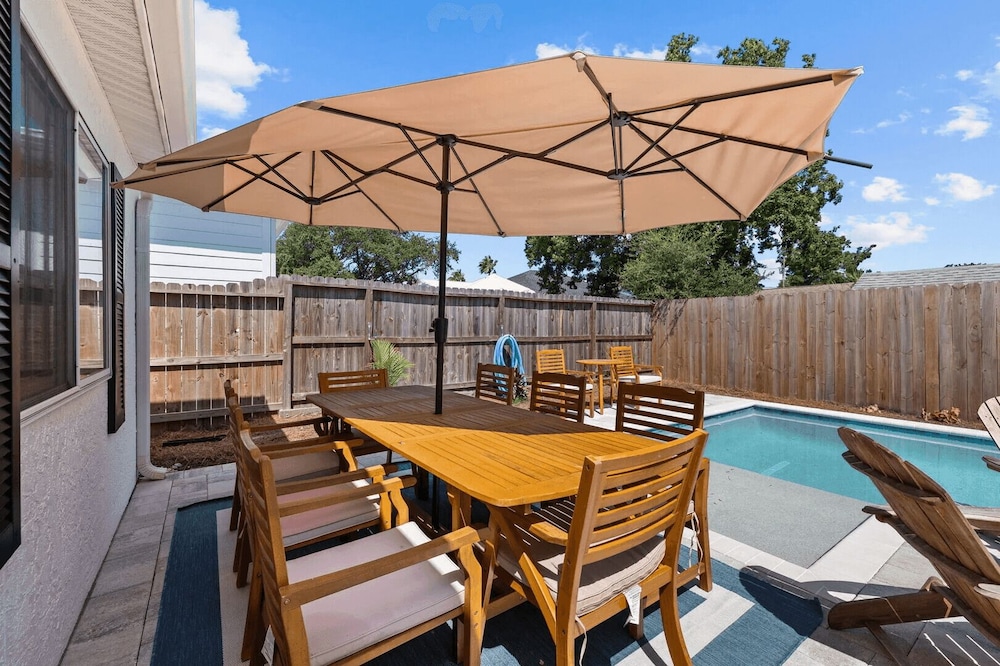 Walk to Beach, Private Pool + Fire Pit, Bonfires! G By The Sea by Avantstay