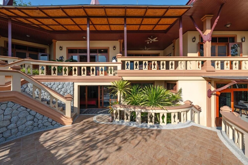 6BR Luxury Retreat in Layan Phuket V159