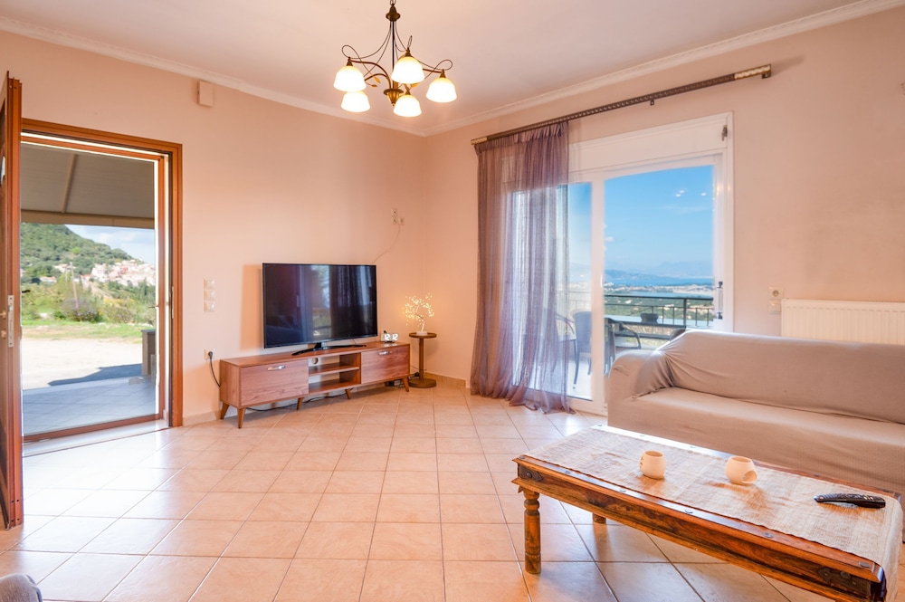 Villa Tzintzola in Kato Garouna