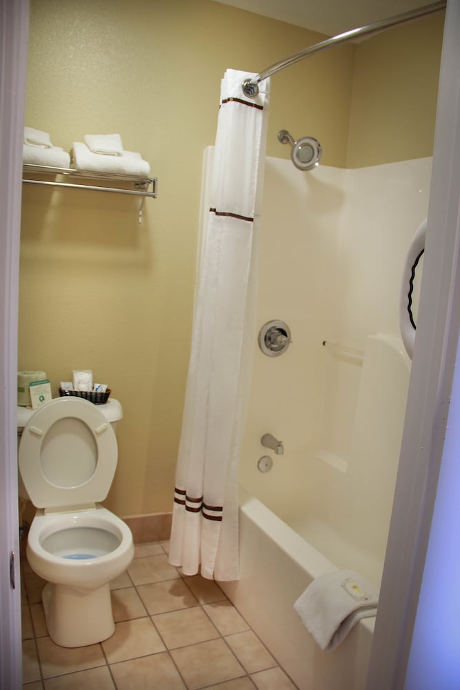 Relax Inn & Suites