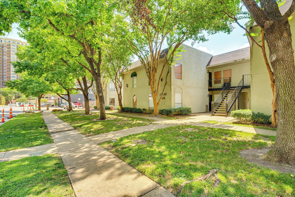 Dallas Condo in Walkable Knox Street District!
