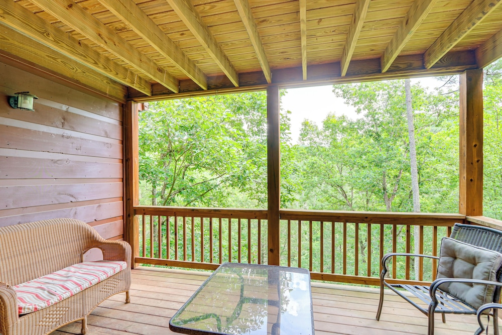 Pet-friendly Resort Cabin 5 Mi to Dtwn Ellijay!