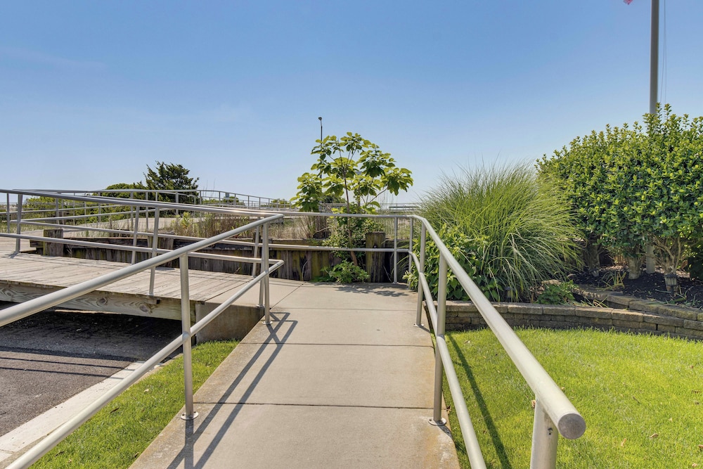 2 Blocks to Beach Access: Ocean City Adventure!