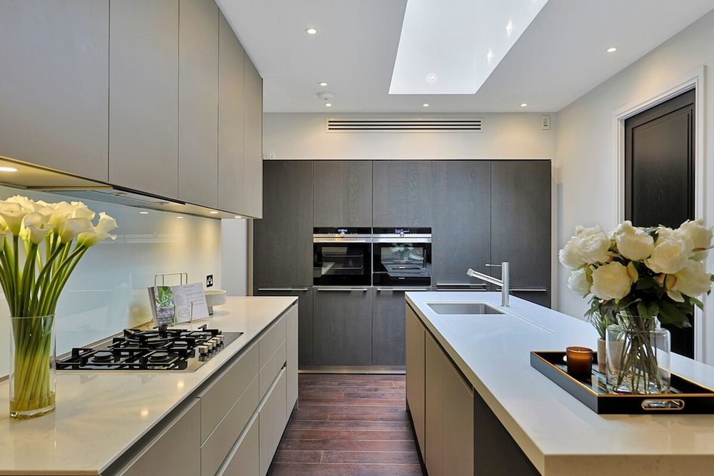 Luxe Home With Cinema Room - South Kensington