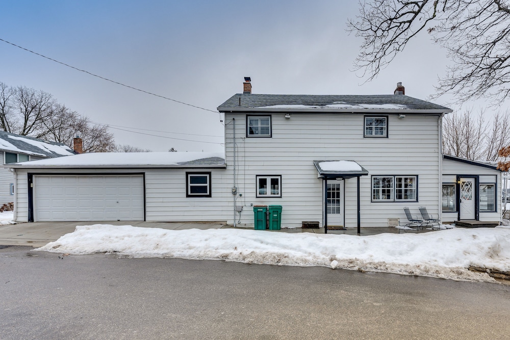 Family-friendly Lake Waubesa Home: Boat + Swim! view 4