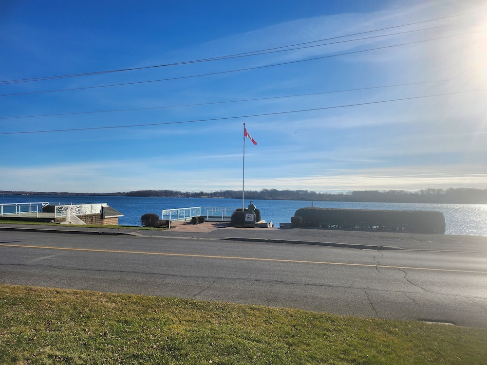 Cornwall Vacations - Monte Carlo Motel - Property Image 2