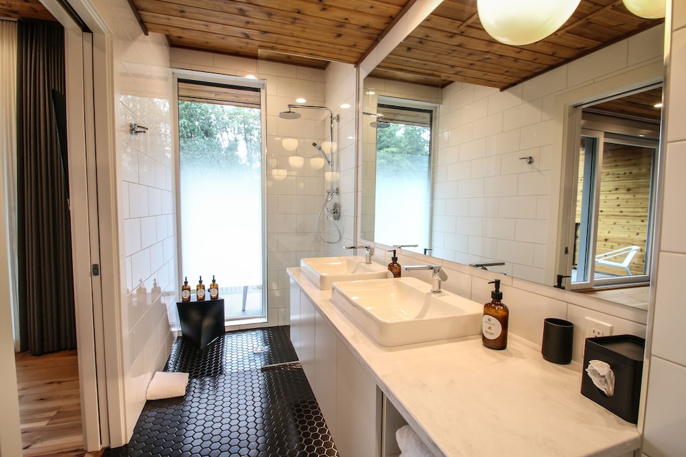 Tofino Vacations - Duffin Cove Oceanfront Lodging - Property Image 16