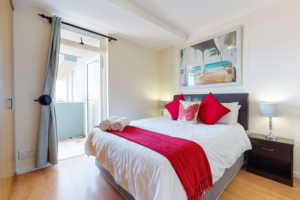 Horizon Bay 405 view 4