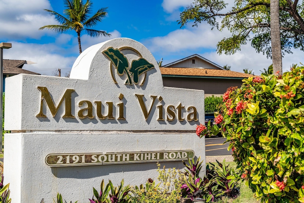 Maui Vista 2-301 - Modern and Bright Renovation in Building 2, No Carpet, AC!
