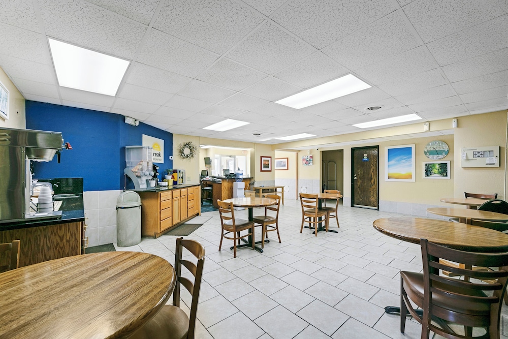 Relax Inn - Property Image 8