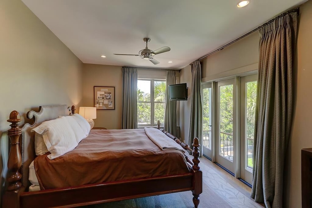 305 Carolina Boulevard view 2