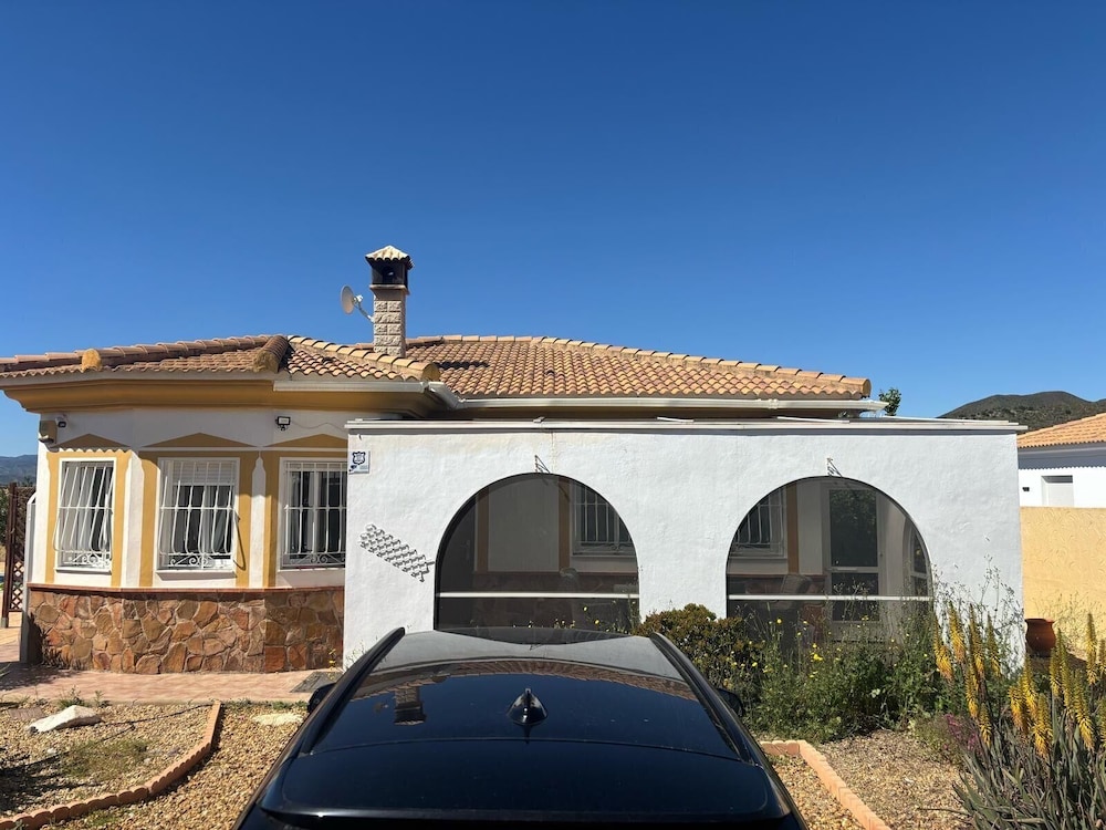 Casa Bueno Sunset Villa - Sleeps 7, Pool & Aircon
