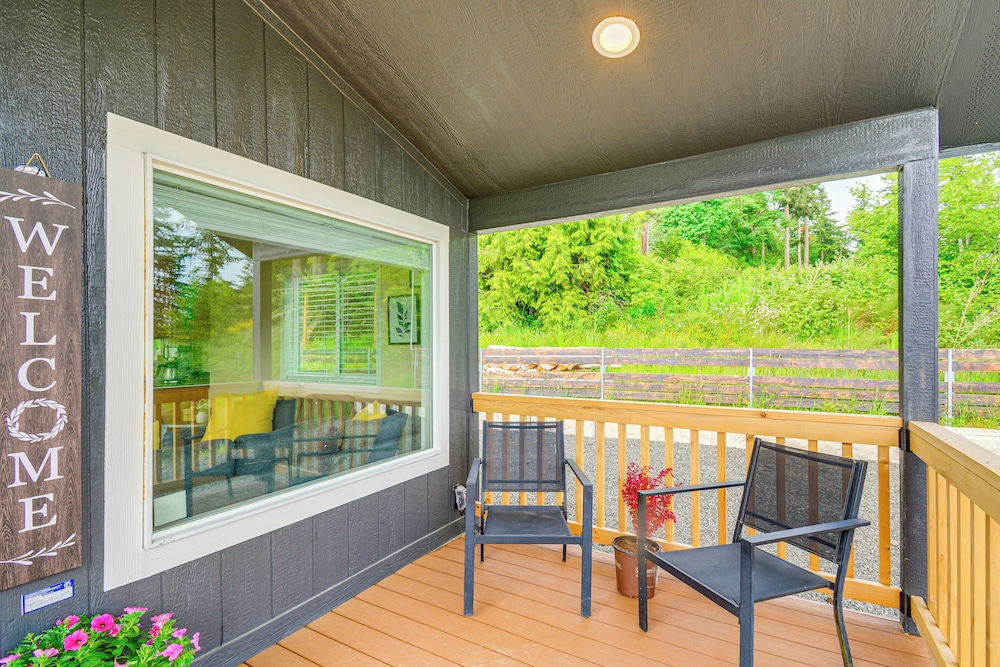 11 Mi to Port Townsend Ferry: Cottage w/ View!