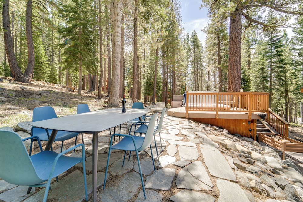 Near Ski Resorts & Trails: Truckee Home w/ Hot Tub