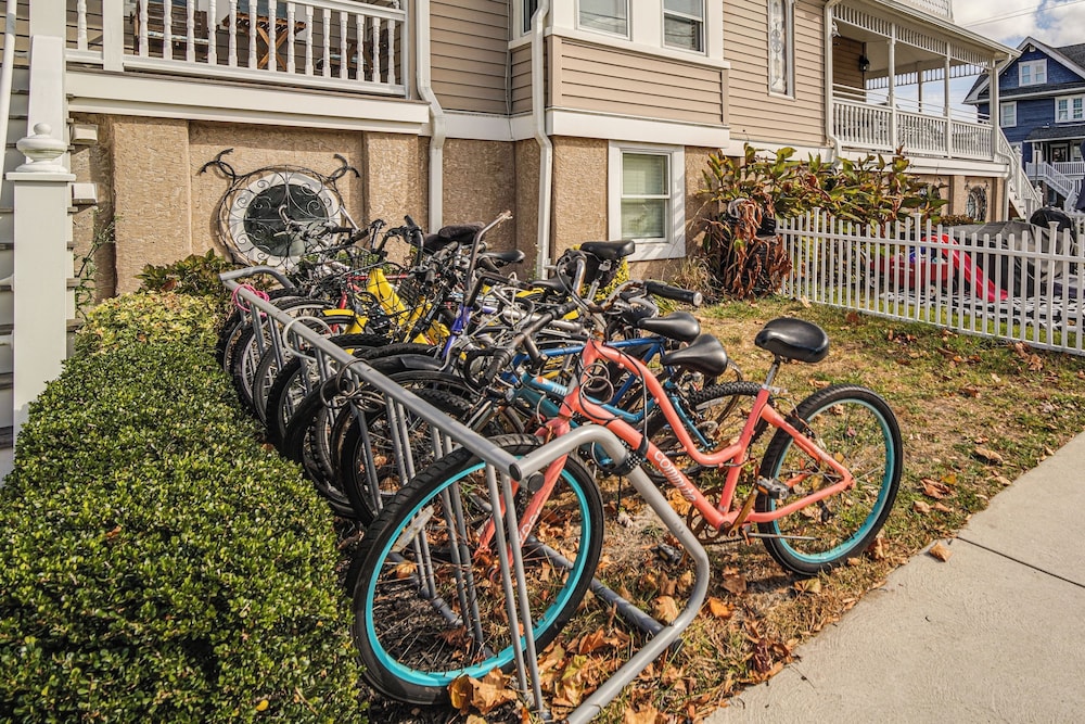 Steps to Beach: Couple's Retreat in Ocean City!