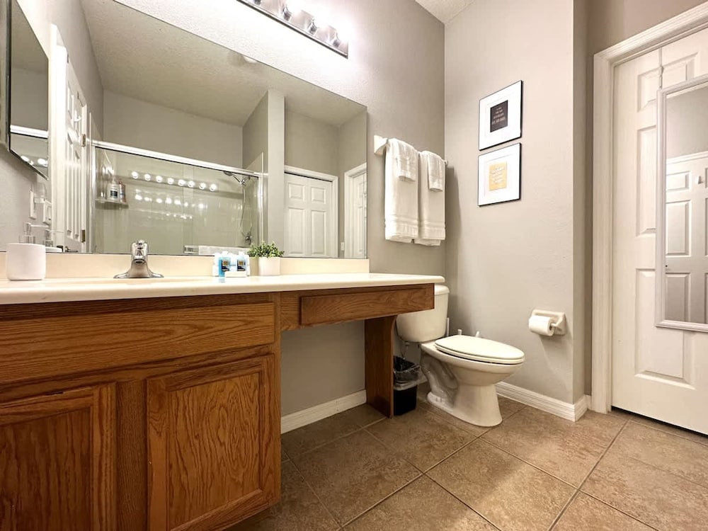 Very Near Disney 3 Bd Condo Walmart 1 min Away