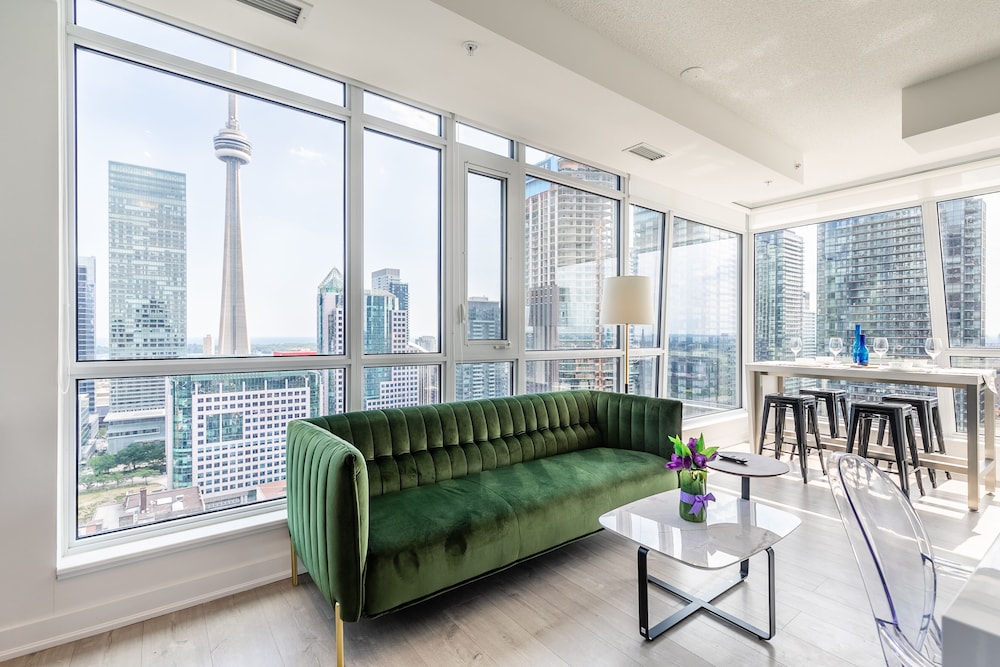 Luxury 2 BD + 2 WC in the heart of Entertainment District - Image 1