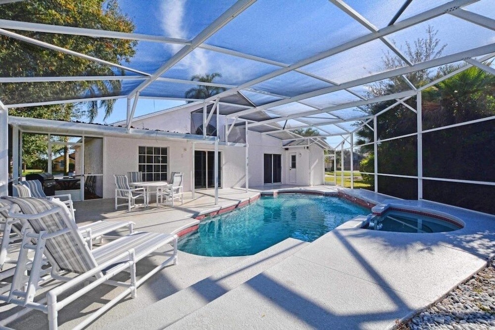 Beautiful Waterfront Home Close To Disney!large Spacious Layout, Pool & Wifi 4 Bedroom Home